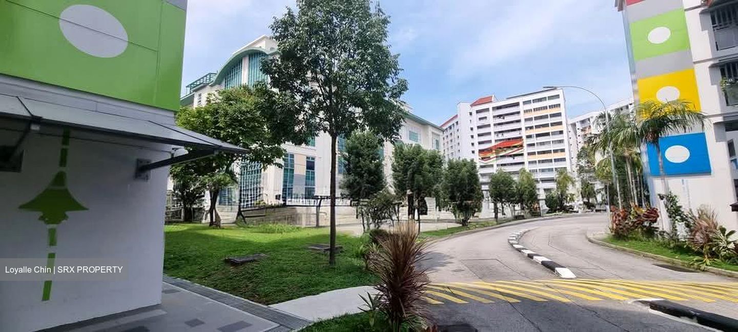 Tampines Street 44 (D18), Shop House #578512101